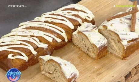 cinnamon roll τσουρέκι
