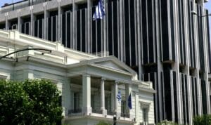 Η Ελλάδα απαντά στη Ζαχάροβα που τάχθηκε υπέρ Τουρκίας και Βόρειας Μακεδονίας – «Η εισβολή στην Κύπρο είναι ανοιχτή πληγή»