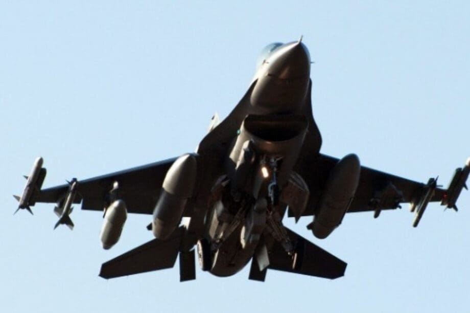 f16