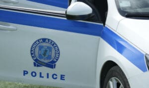 Παρέα νεαρών έπεσε σε ενέδρα στα Εξάρχεια – Στο ΚΑΤ 18χρονος