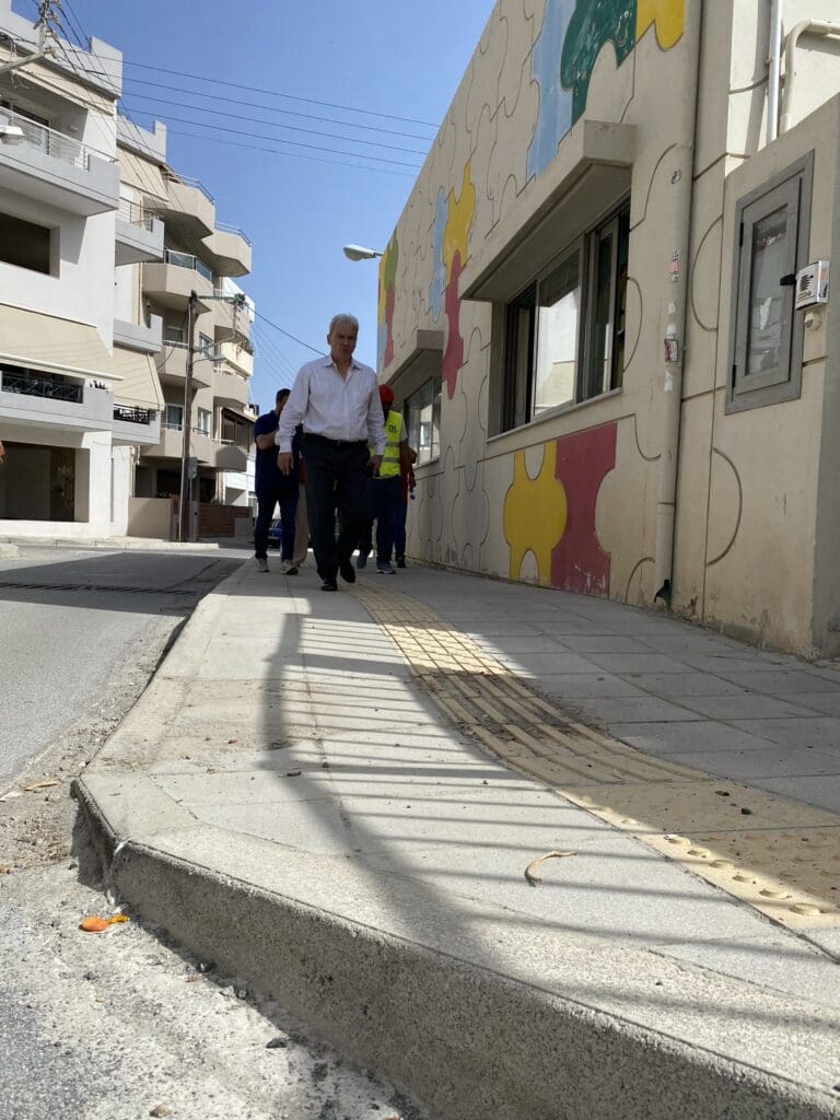 καλοκαιρινος πεζοδρομια διαβασεις