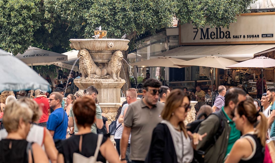 κόσμος τουρίστες λιοντάρια Ηράκλειο
