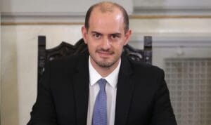 Στο Ιπποκράτειο διακομίζεται ο αναπληρωτής υπουργός Μεταφορών Γιώργος Κώτσηρας