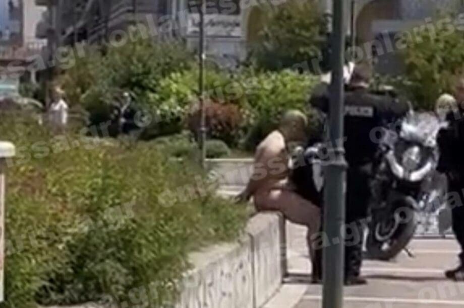 Λάρισα γυμνός