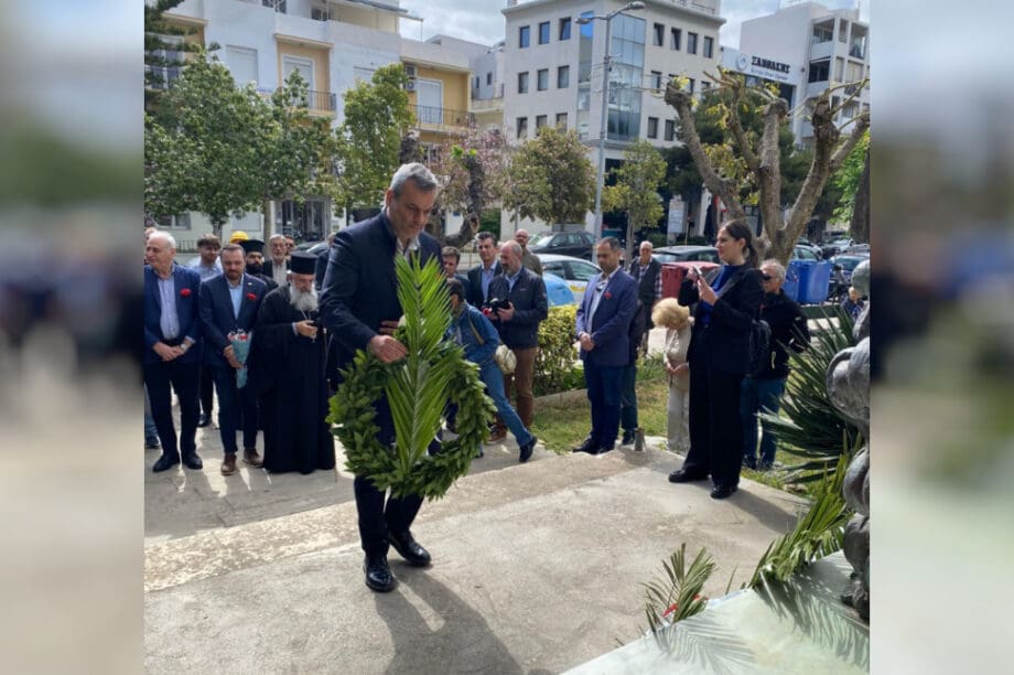 Χάρης Μαμουλάκης