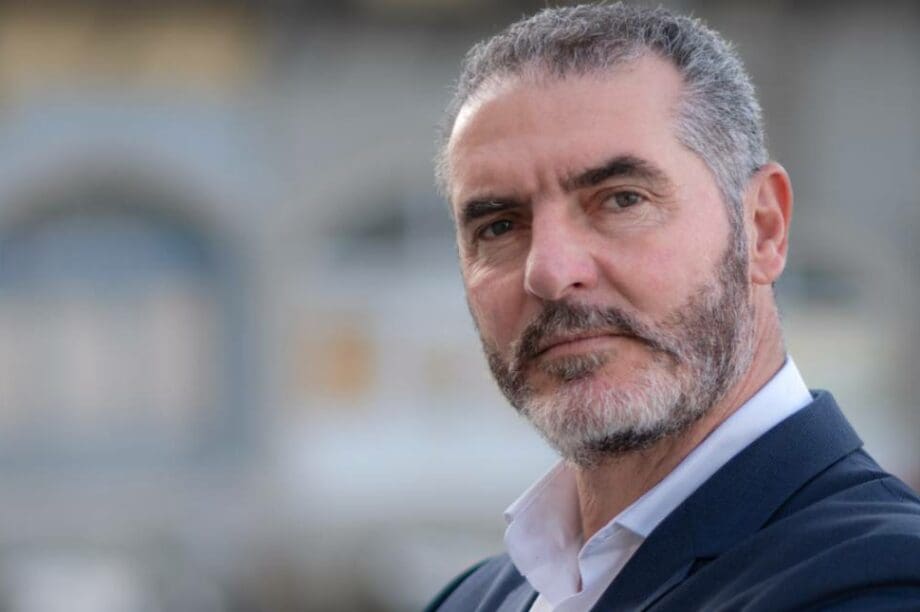 Μανόλης Χνάρης