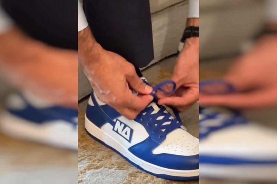 Μητσοτάκης παπουτσια