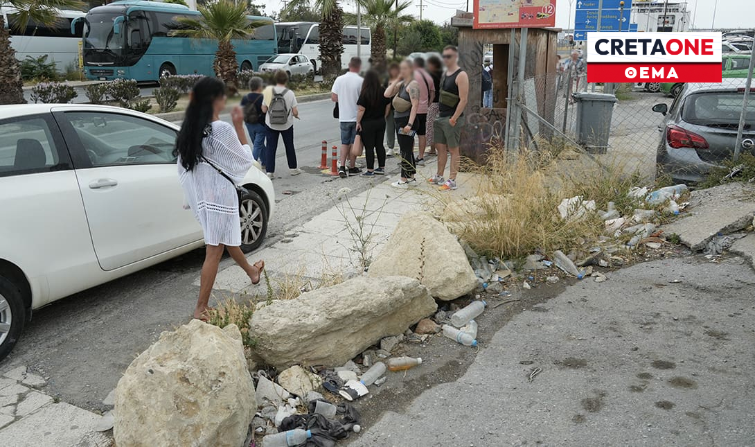 τουρίστες σκουπίδια εθνικής αντιστάσεως