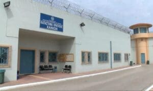 Χανιά: Μπλόκο σε «πακέτο» με χασίς, κοκαΐνη και κινητά στις φυλακές της Αγυιάς