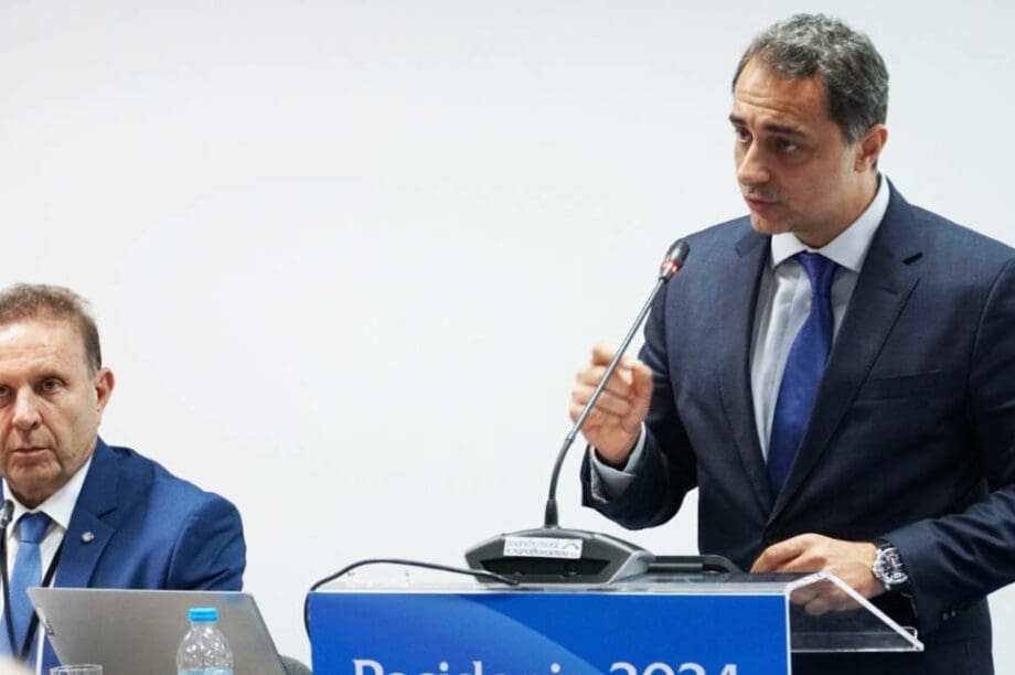 Σενετάκης