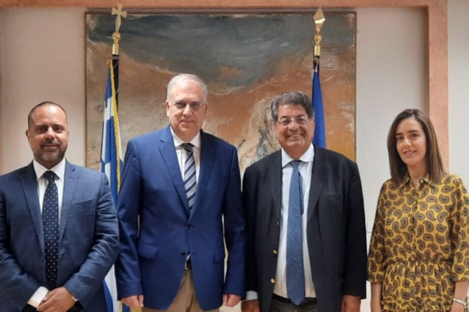 Συνάντηση Θεοδωρικάκου με τον Συνήγορο του Καταναλωτή