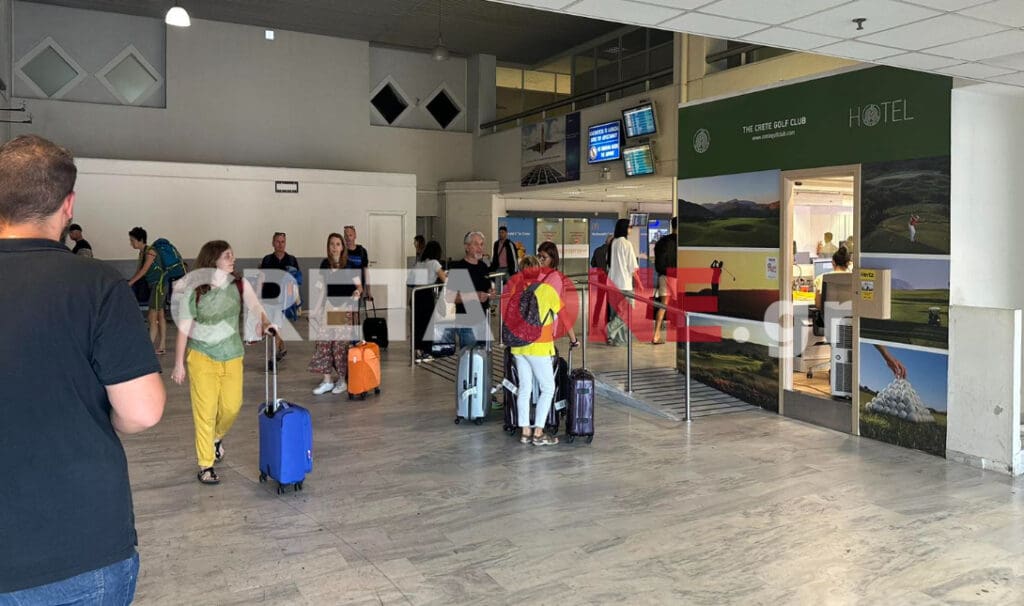 Πάνε κι έρχονται οι τουρίστες στο αεροδρόμιο Ηρακλείου
