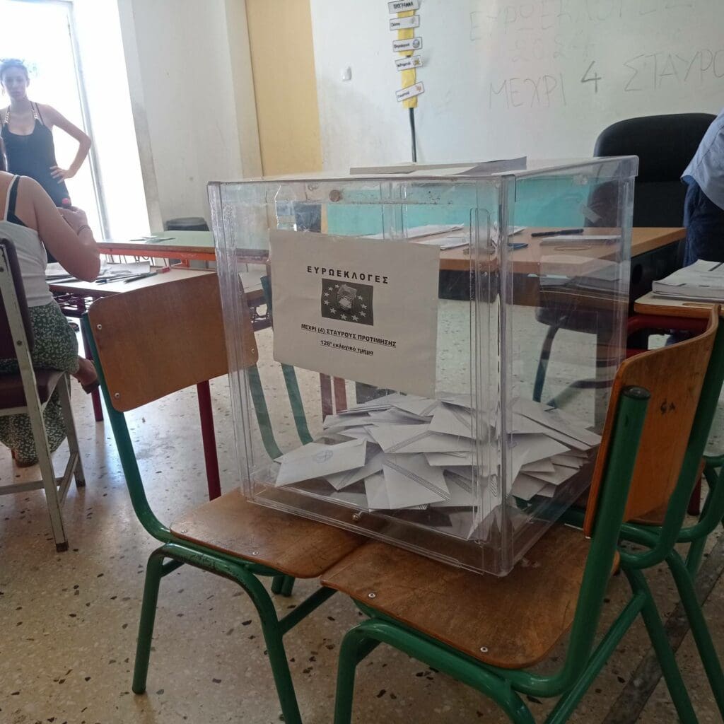 Ομαλά, αλλά με απουσίες στις εφορευτικές, οι εκλογές στο Ηράκλειο