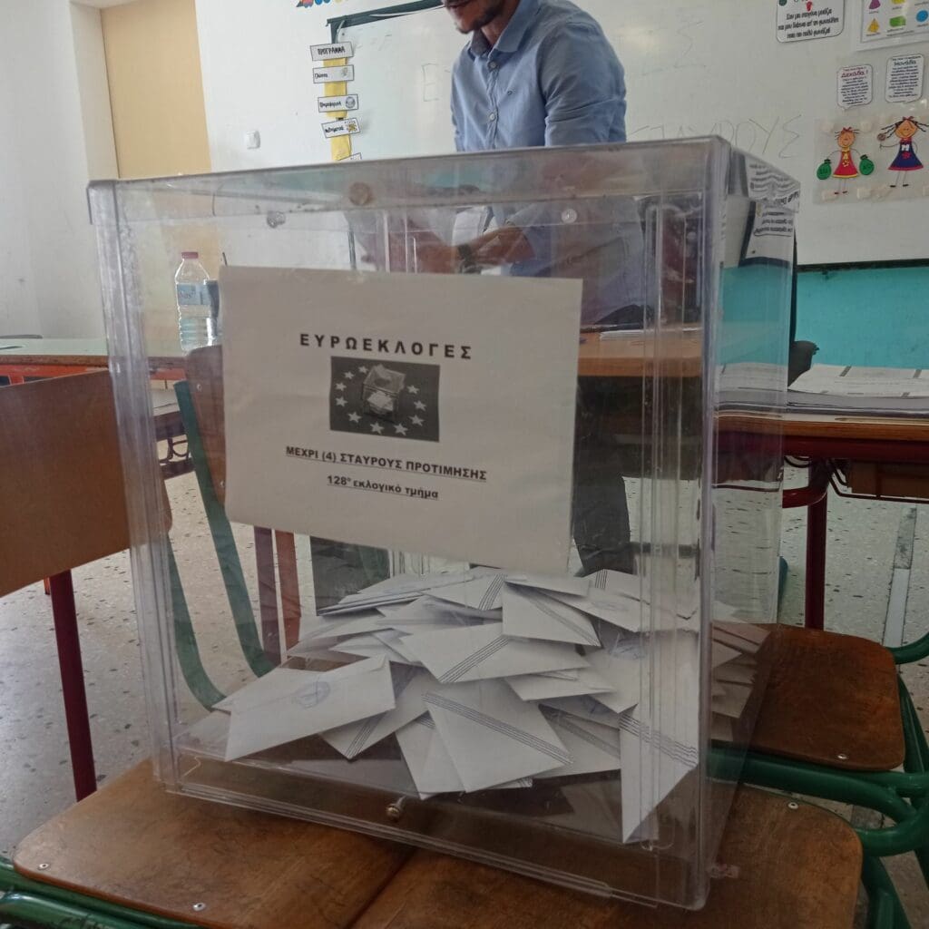 Ομαλά, αλλά με απουσίες στις εφορευτικές, οι εκλογές στο Ηράκλειο