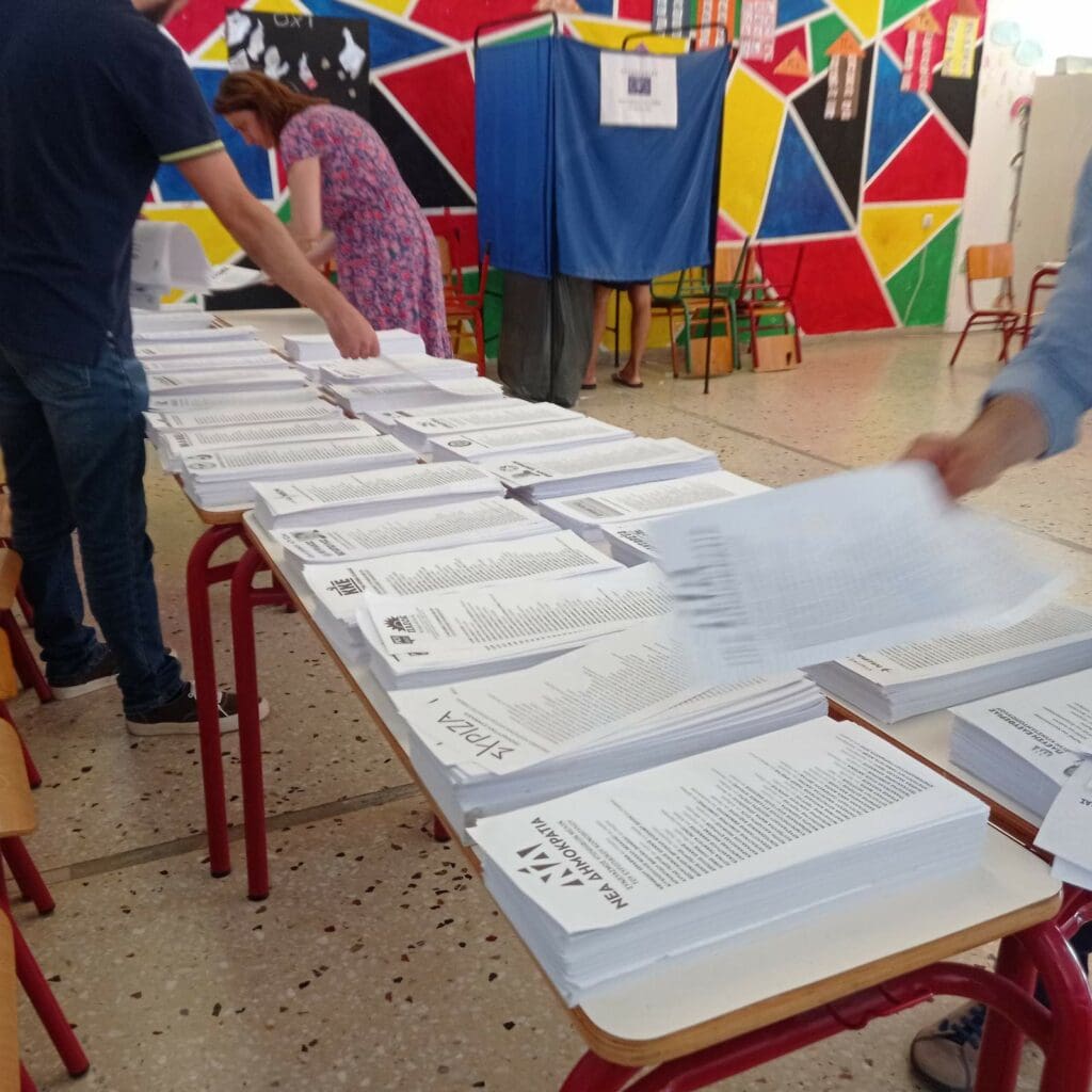 Ομαλά, αλλά με απουσίες στις εφορευτικές, οι εκλογές στο Ηράκλειο