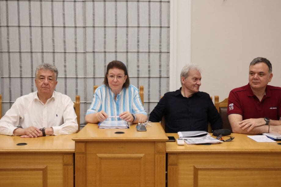 Μενδώνη