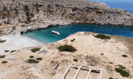 Μένιες παραλία