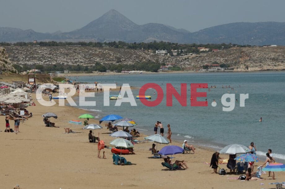 Ο καύσωνας τους έστειλε στις παραλίες