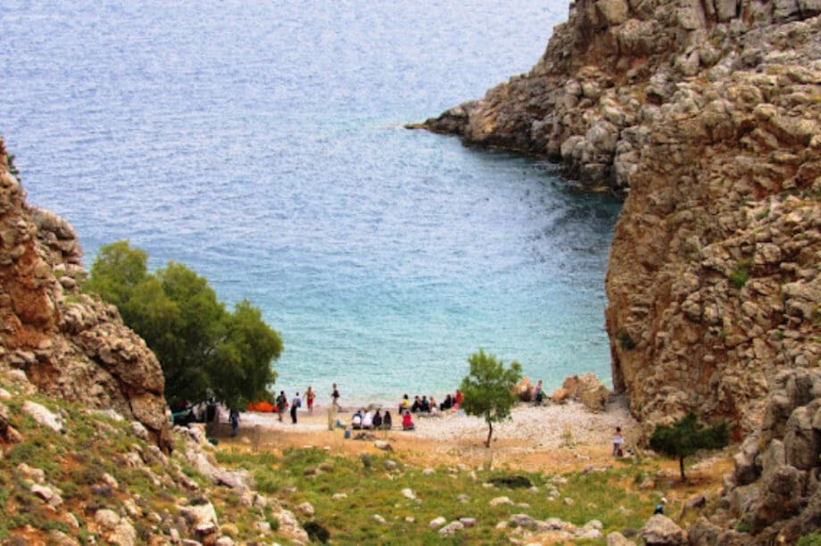 παραλία Αγριόμαντρα