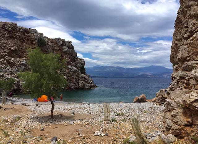 παραλία Αγριόμαντρα