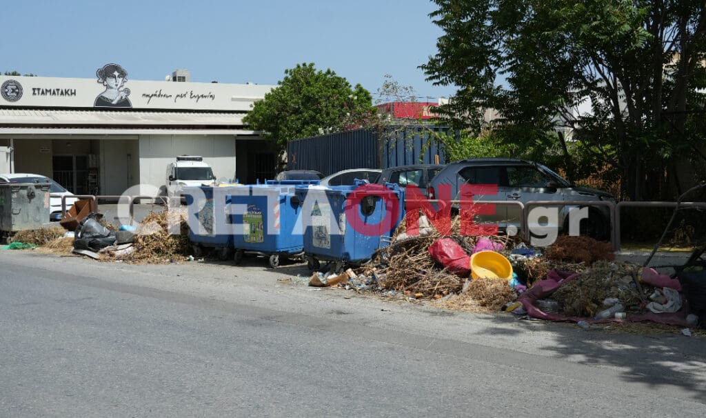 Κλαδιά, μπάζα και... φάρμακα έκαναν τη γειτονιά χαβούζα