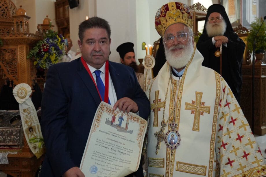 Ανώτατη τιμητική διάκριση για τον Μιχάλη Καραμαλάκη από την Εκκλησία της Κρήτης