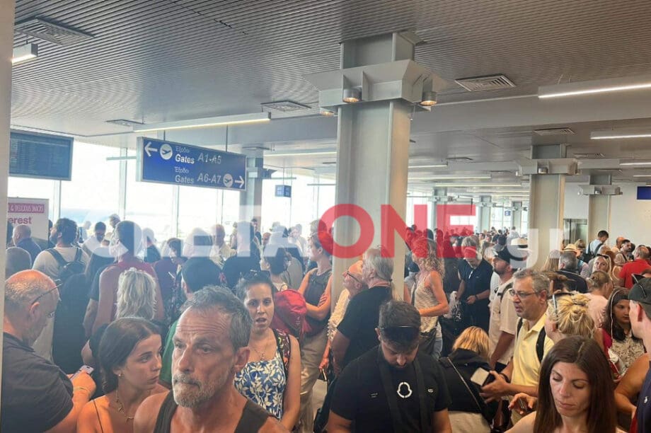 «Βουλιάζει» από κόσμο το αεροδρόμιο «Νίκος Καζαντζάκης»