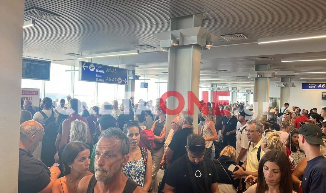 «Βουλιάζει» από κόσμο το αεροδρόμιο «Νίκος Καζαντζάκης»