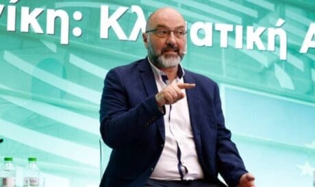 Σάκης Αρναούτογλου