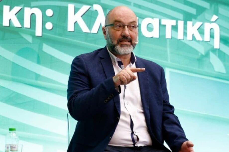 Σάκης Αρναούτογλου