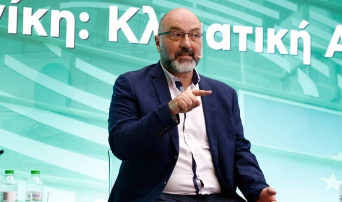 Σάκης Αρναούτογλου