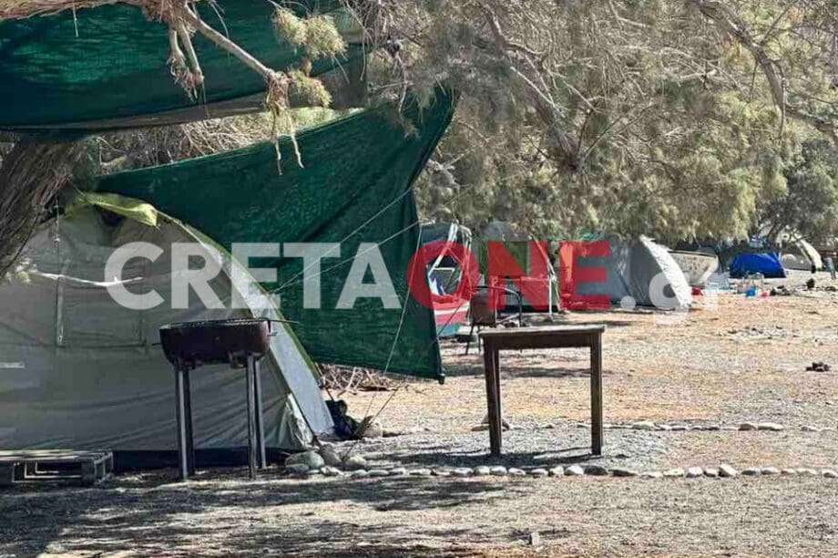 Έστησαν το παράνομο κάμπινγκ πλάι στο κύμα