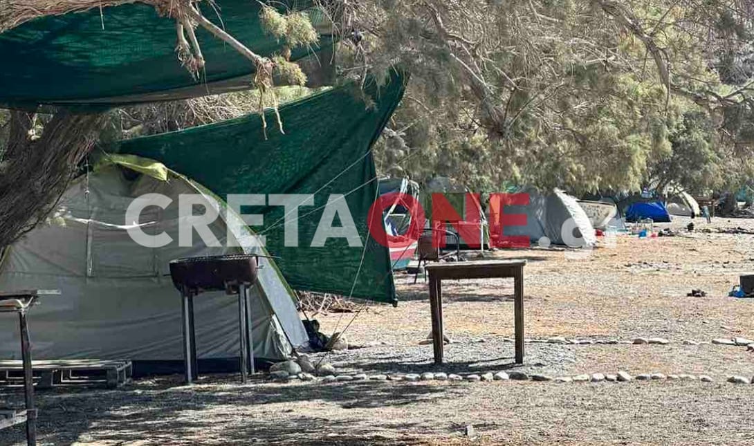 Έστησαν το παράνομο κάμπινγκ πλάι στο κύμα