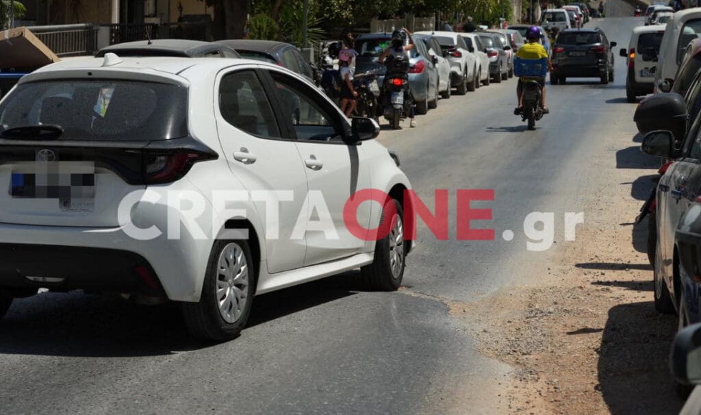 Έσκαψαν και άφησαν τον κεντρικό δρόμο... χωράφι