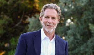 Με ένα σμπάρο… δύο τρυγόνια!