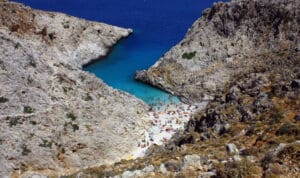 Οι 10 πιο εντυπωσιακές φυσικές πισίνες της Κρήτης
