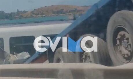 Σύγκρουση ανάμεσα σε φορτηγό και τρένο