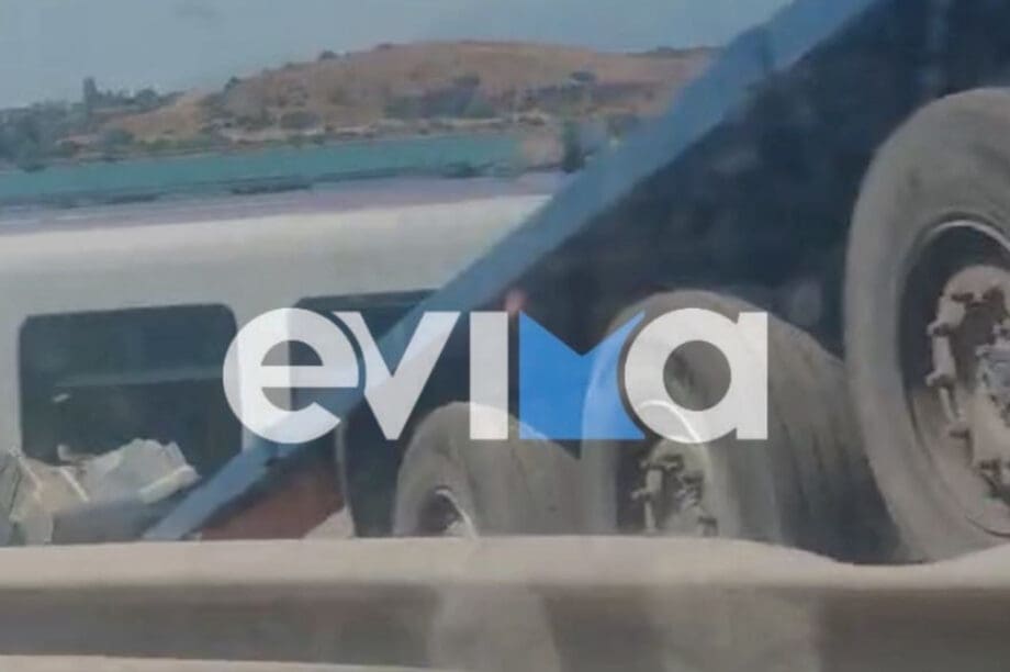 Σύγκρουση ανάμεσα σε φορτηγό και τρένο