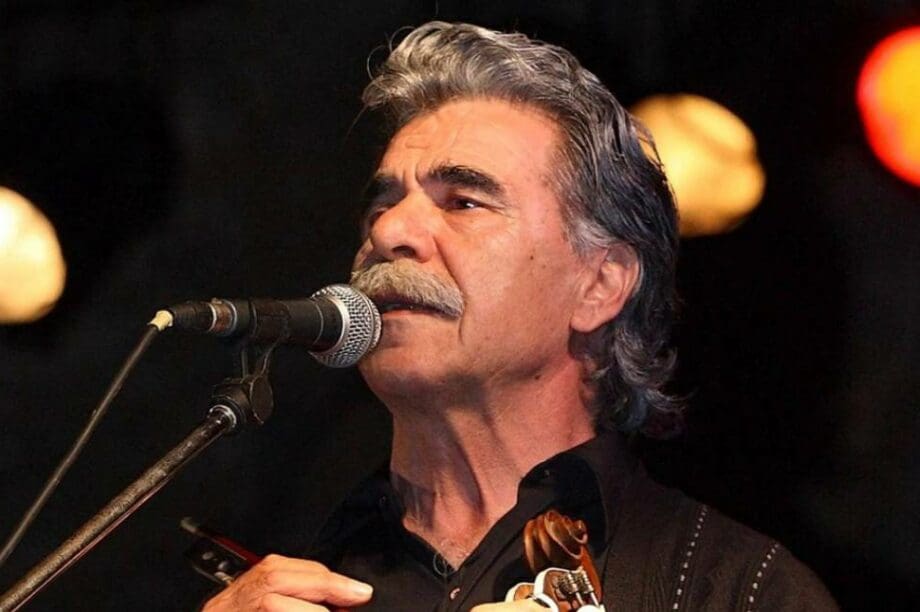 Βασίλης Σκουλάς