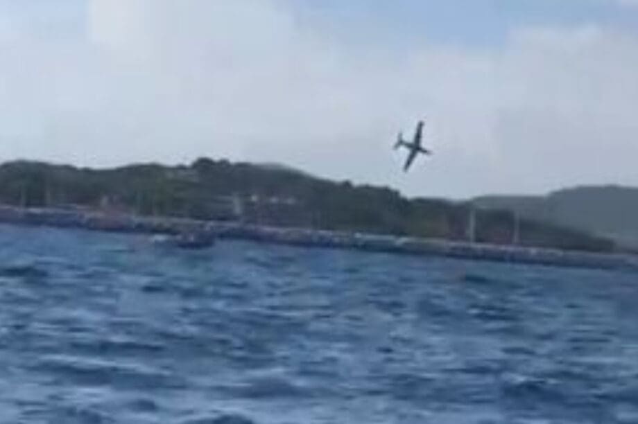 Γαλλία: Συντριβή αεροπλάνου κατά τη διάρκεια επίδειξης – Αγνοείται η τύχη του πιλότου