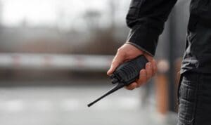 Κρατούμενος δάγκωσε αστυνομικό – Σκηνές «τρέλας» μέσα στην Αστυνομική Διεύθυνση