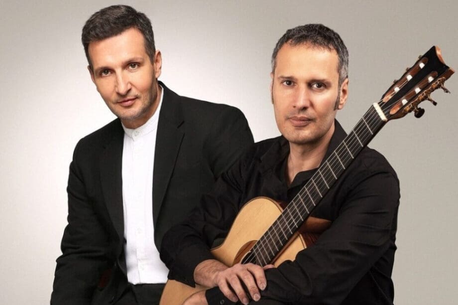 Μπάσης & Ανδρουλιδάκης: «Γυμνά Τραγούδια» στο Δημοτικό Θέατρο Αποστόλων