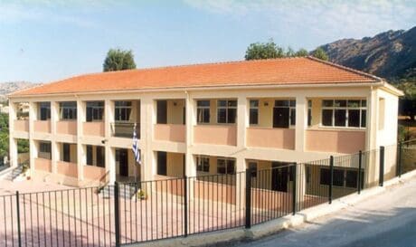 Δημοτικό Σχολείο Βαρυπέτρου