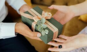 Οι καλύτερες μαντινάδες για να ευχηθείτε στις Μαρίες της ζωής σας