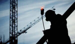 Νέο εργατικό ατύχημα: Οικοδόμος έπεσε από κτήριο – Πολύ σοβαρή η κατάστασή του