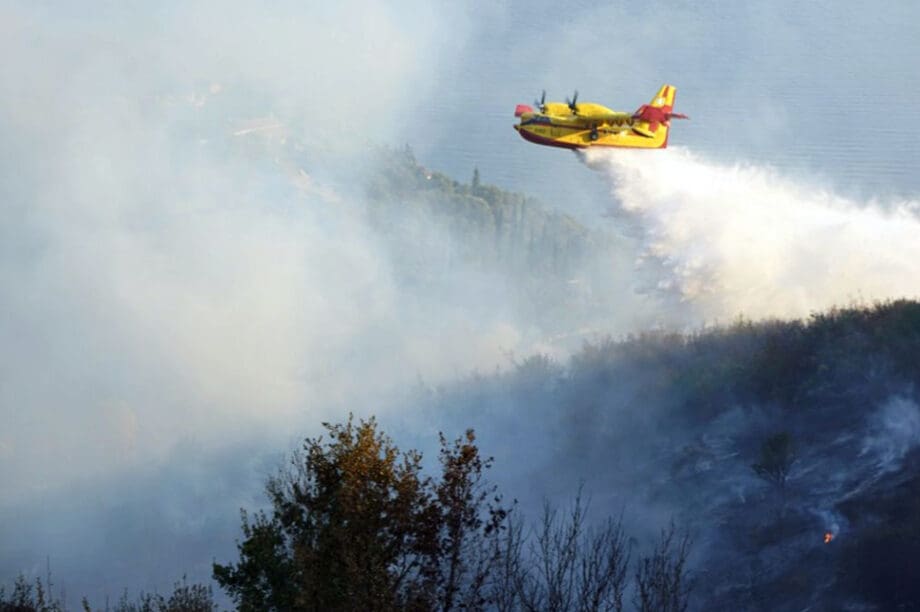 φωτιά πυροσβεστικό αεροπλάνο canadair