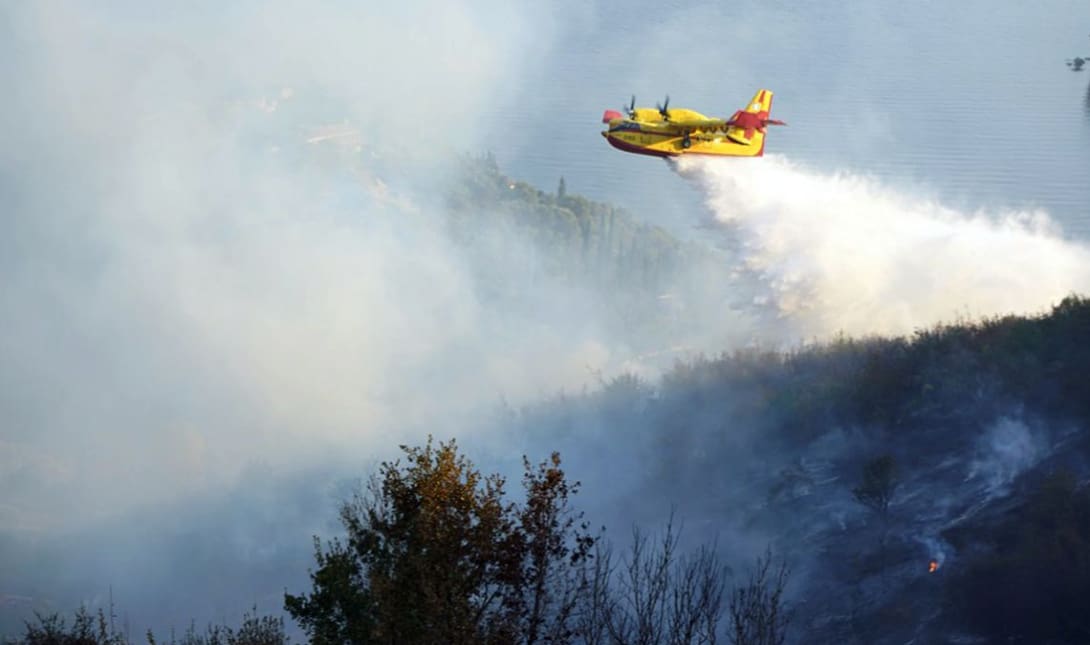 φωτιά πυροσβεστικό αεροπλάνο canadair