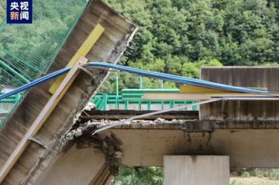 Κατάρευση γέφυρας η Κίνα
