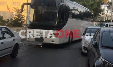 Ηράκλειο: Μπλόκο στα λεωφορεία από την παράνομη στάθμευση