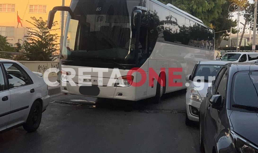 Ηράκλειο: Μπλόκο στα λεωφορεία από την παράνομη στάθμευση